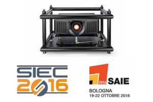 Supporto videoproiettori sovrapposti (stacking) destinati a proiezioni tridimensionali (3D) professionali e semiprofessionali.